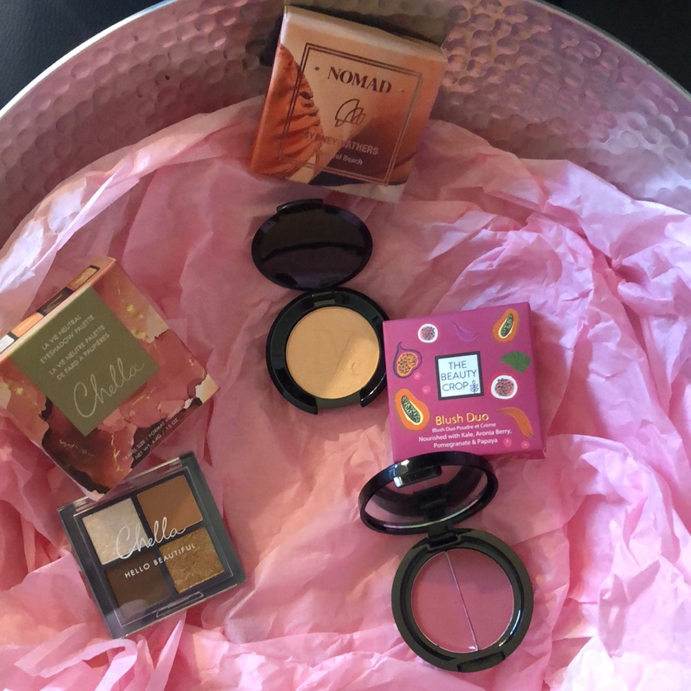 Eyeshadow palette, highlighter, blush duo